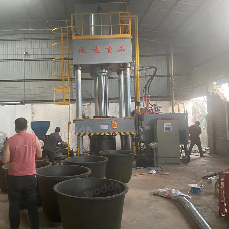 800噸模壓塑料花盆成型油壓機.jpg