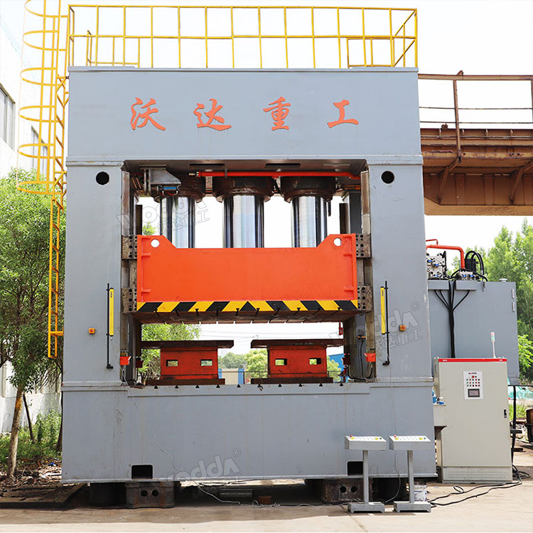 2500噸框架式油壓機（復(fù)合材料成型油壓機）.jpg