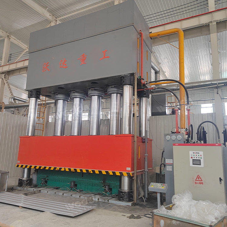 2500噸復(fù)合材料成型油壓機.jpg