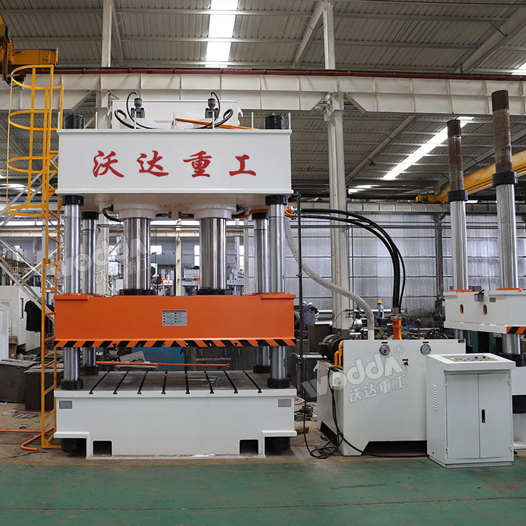 630噸四柱油壓機.jpg