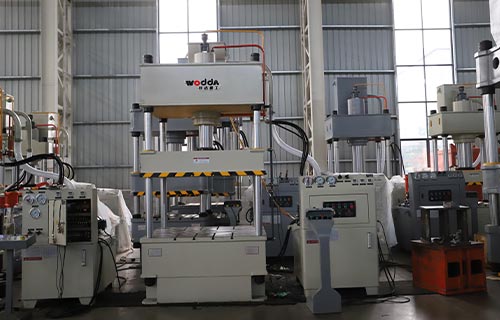 100噸四柱油壓機(jī)有什么優(yōu)勢(shì)？